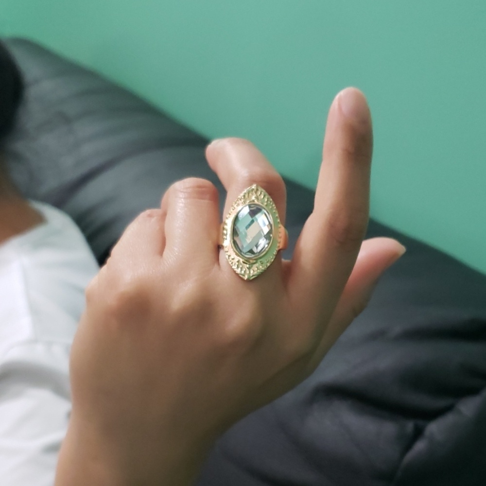 NEW!!BEAUTIFUL RING!!! - Picture 3 of 4